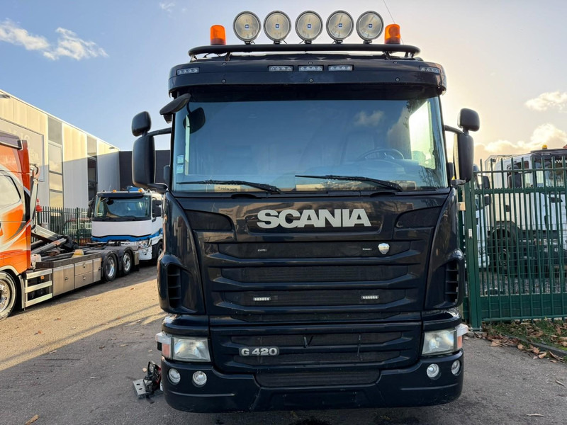 Scania G420 6x2 TIPPER + CRANE PALFINGER PK22002 C (4x) + GRABBER - LIFT + STEERING AXLE - DAMAGED CRANE - Camión volquete, Camión grúa: foto 2 Scania G420 6x2 TIPPER + CRANE PALFINGER PK22002 C (4x) + GRABBER - LIFT + STEERING AXLE - DAMAGED CRANE - Camión volquete, Camión grúa: foto 2