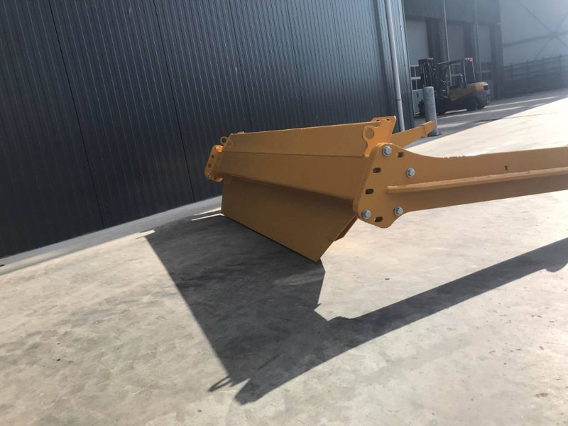 BELL B30E - Trampilla elevadora para Maquinaria de construcción: foto 4 BELL B30E - Trampilla elevadora para Maquinaria de construcción: foto 4