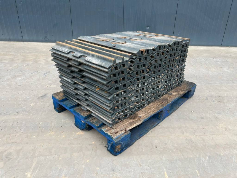 Hyundai R210 / R215 / R220 Shoes 3 Grouser 600mm - Bastidor/ Chasis para Maquinaria de construcción: foto 1 Hyundai R210 / R215 / R220 Shoes 3 Grouser 600mm - Bastidor/ Chasis para Maquinaria de construcción: foto 1