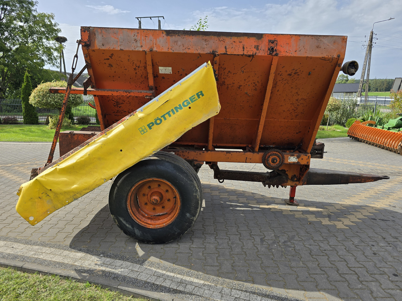 AMOS AGMT 5 ton - Esparcidor de fertilizantes: foto 1 AMOS AGMT 5 ton - Esparcidor de fertilizantes: foto 1