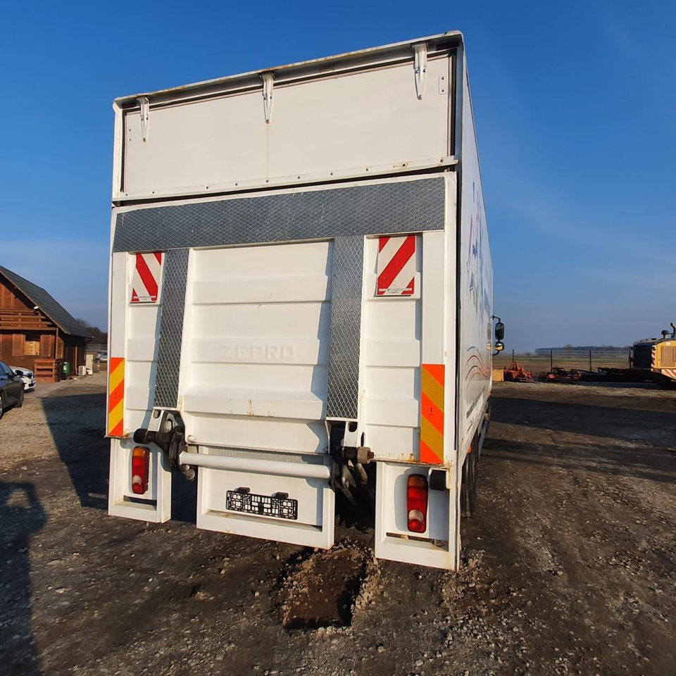 DAF CF 65.220 - Camión caja cerrada: foto 4 DAF CF 65.220 - Camión caja cerrada: foto 4