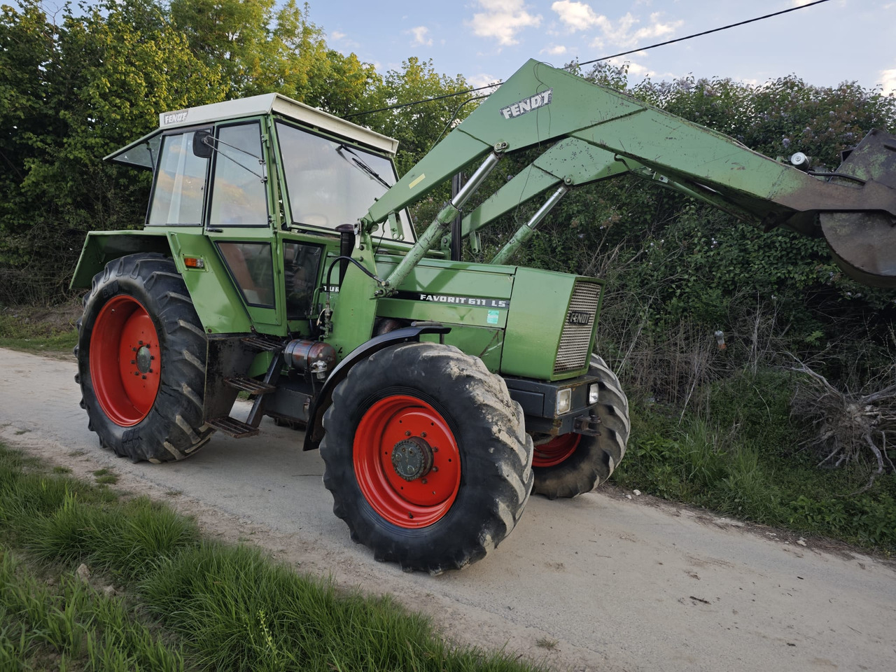 FENDT Favorit 611 LS turbomatik + TUR - Tractor: foto 2 FENDT Favorit 611 LS turbomatik + TUR - Tractor: foto 2