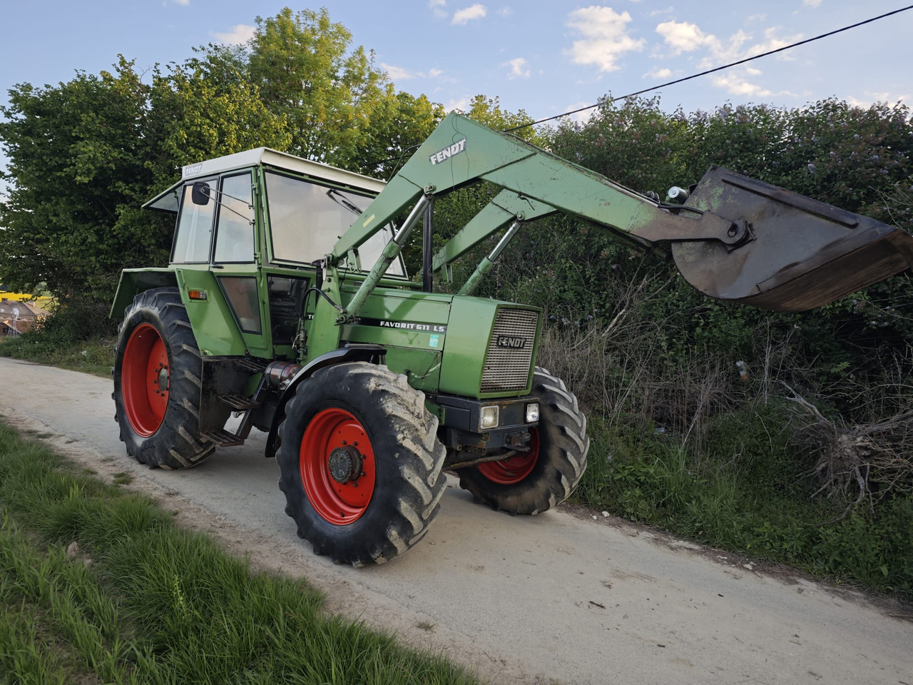 FENDT Favorit 611 LS turbomatik + TUR - Tractor: foto 1 FENDT Favorit 611 LS turbomatik + TUR - Tractor: foto 1