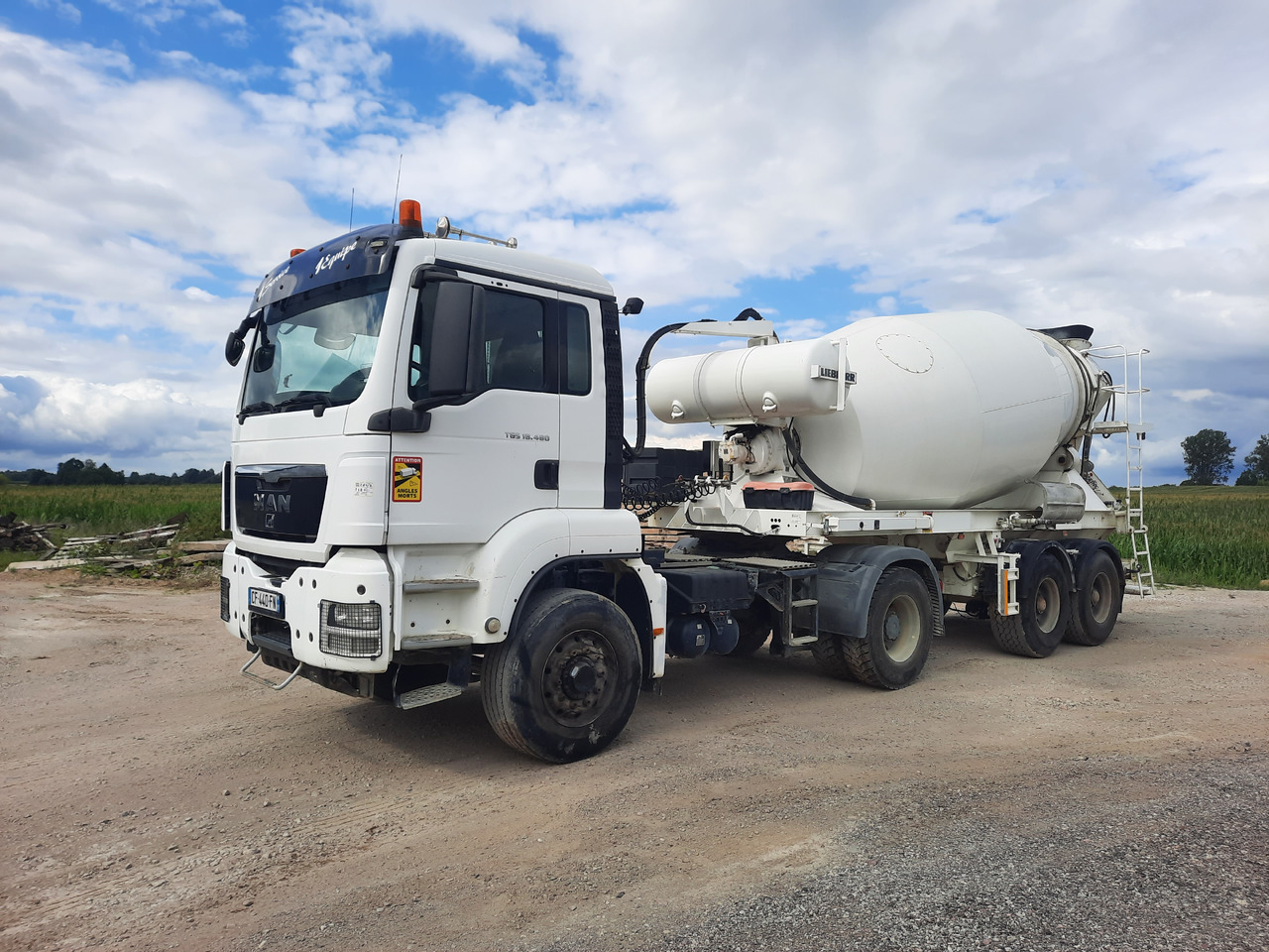 LIEBHERR 10 m3 - Semirremolque hormigonera: foto 2 LIEBHERR 10 m3 - Semirremolque hormigonera: foto 2
