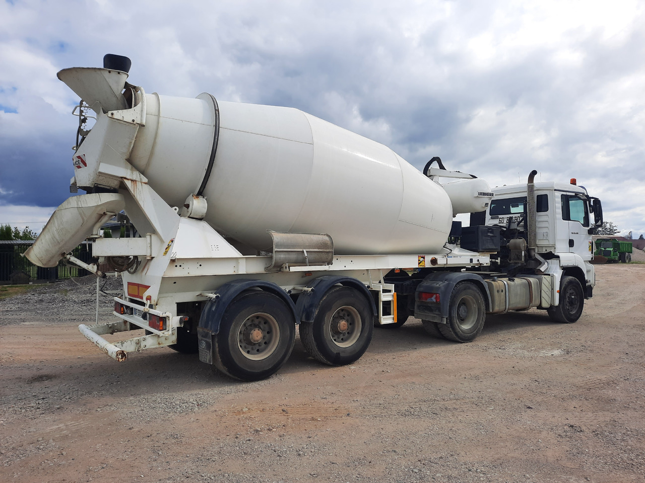 LIEBHERR 10 m3 - Semirremolque hormigonera: foto 1 LIEBHERR 10 m3 - Semirremolque hormigonera: foto 1