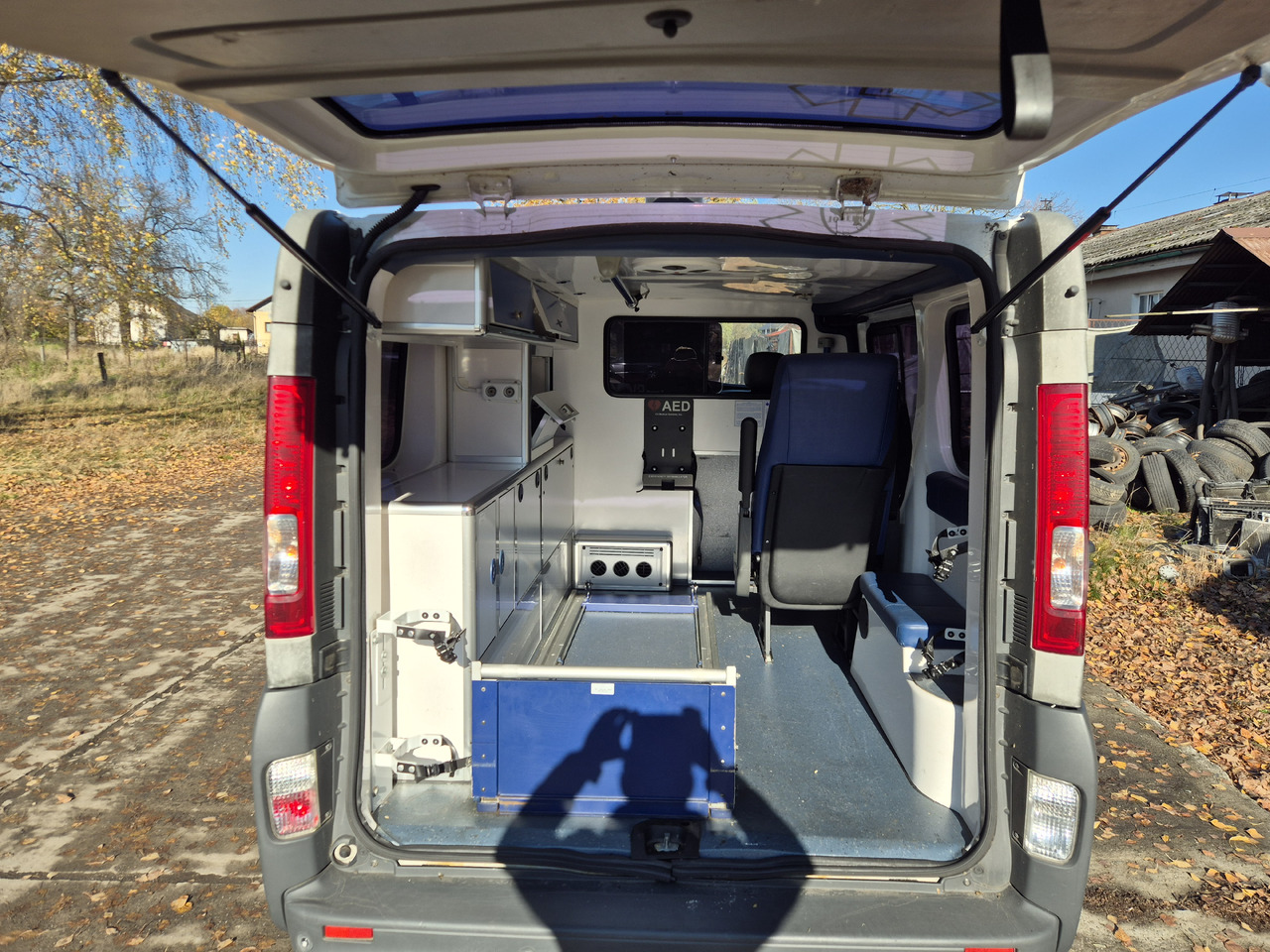 Ambulancia RENAULT Trafic 2.0 dCi 115 KM: foto 6