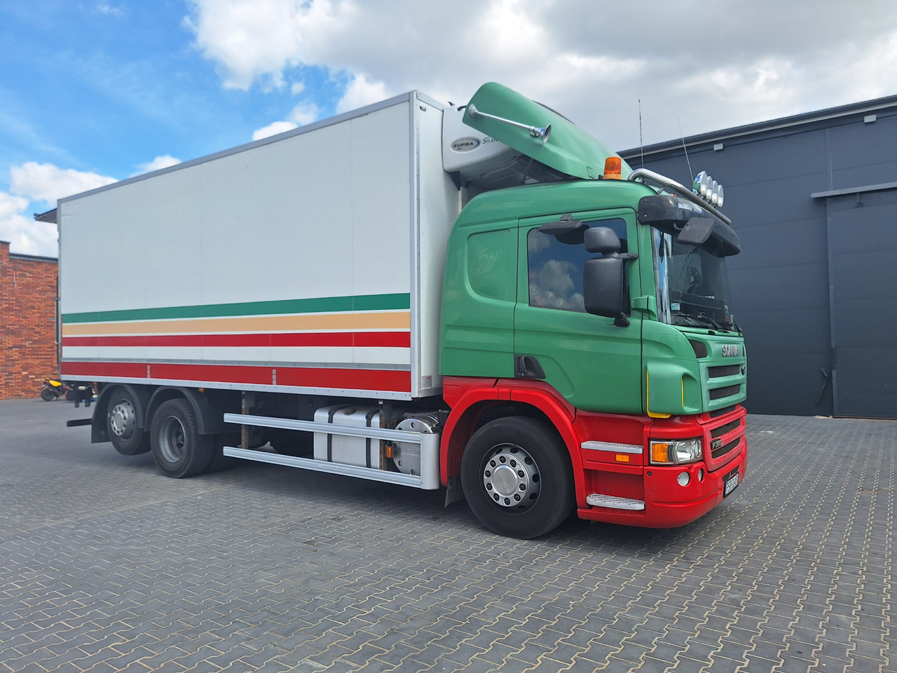 Scania P380 - Camión frigorífico: foto 1 Scania P380 - Camión frigorífico: foto 1
