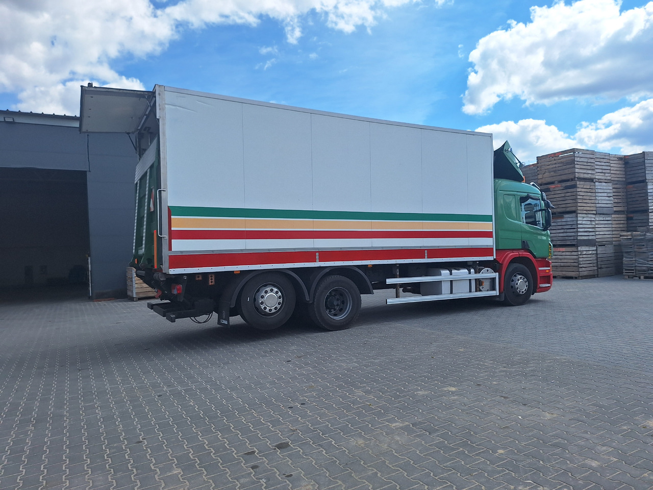 Scania P380 - Camión frigorífico: foto 2 Scania P380 - Camión frigorífico: foto 2