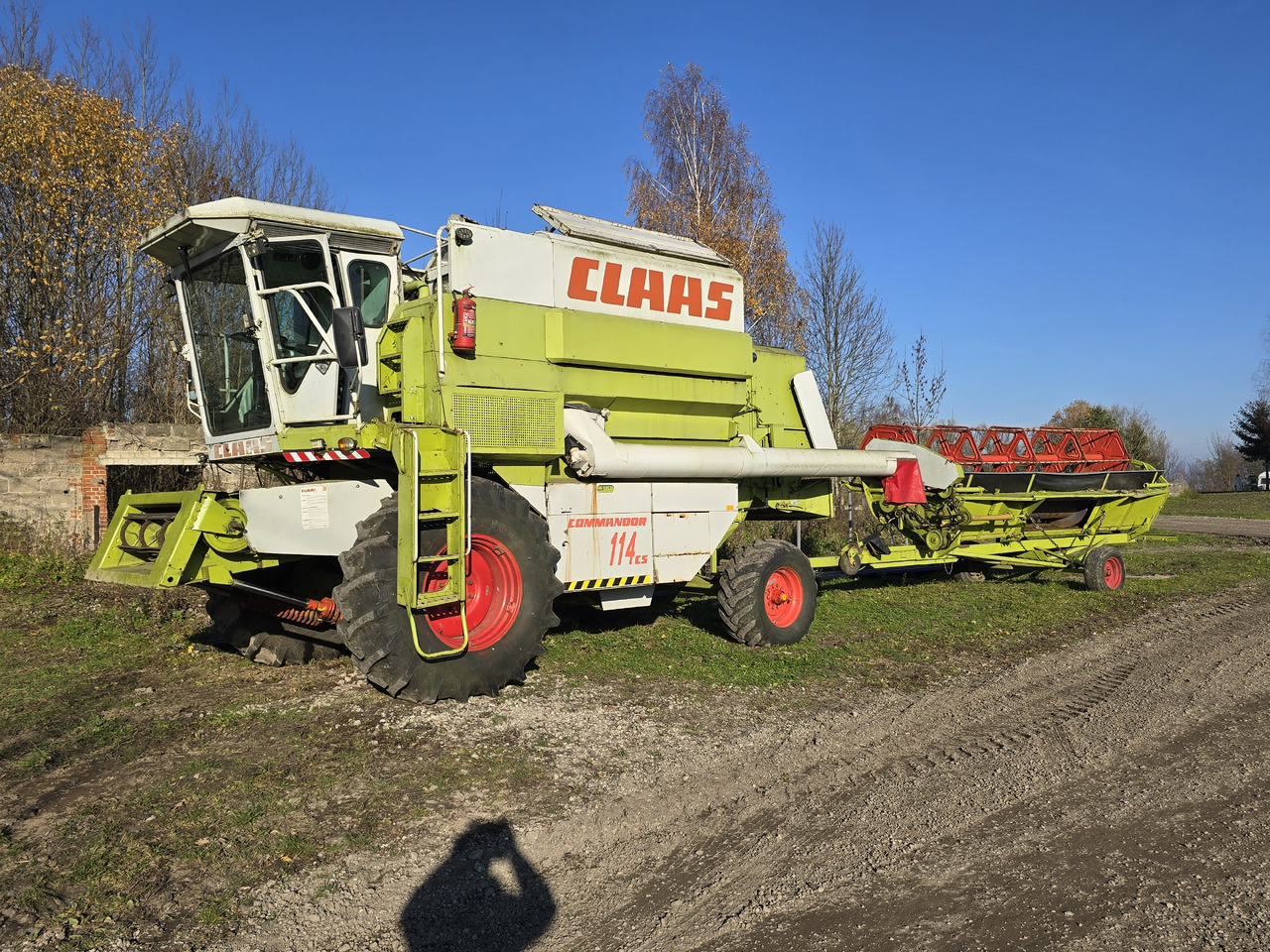 Claas COMMANDOR 114 CS - Cosechadora de granos: foto 1 Claas COMMANDOR 114 CS - Cosechadora de granos: foto 1