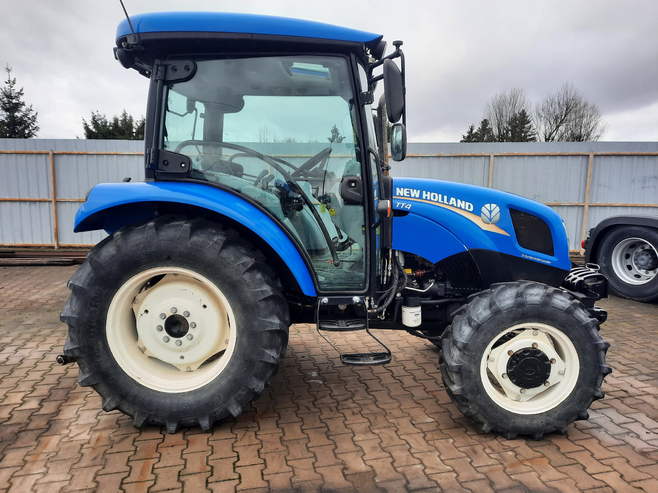 New-holland T4.65 - Tractor: foto 2 New-holland T4.65 - Tractor: foto 2
