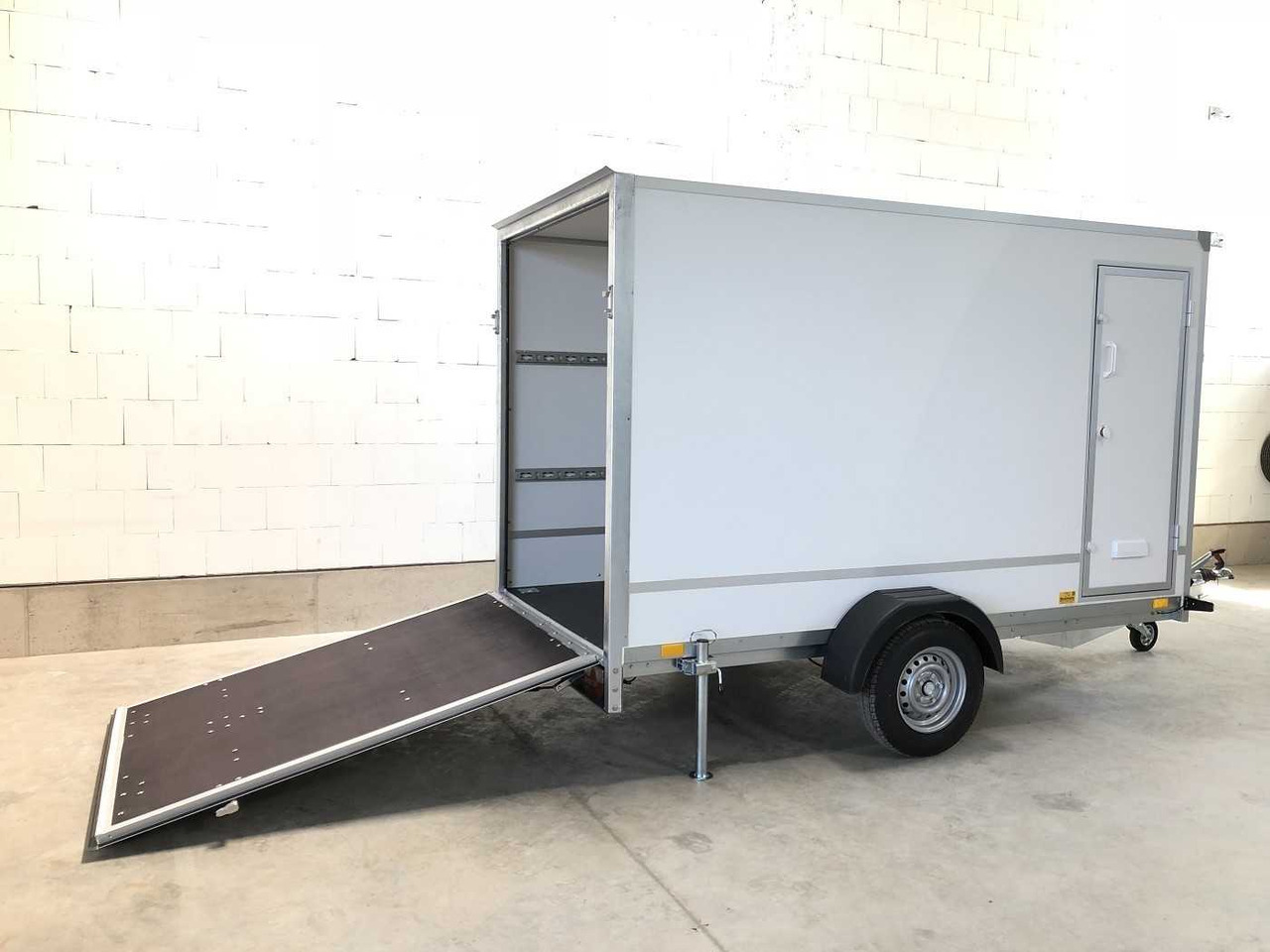 BLYSS F1330HD Rampe Tür Kofferanhänger - Remolque caja cerrada: foto 3 BLYSS F1330HD Rampe Tür Kofferanhänger - Remolque caja cerrada: foto 3