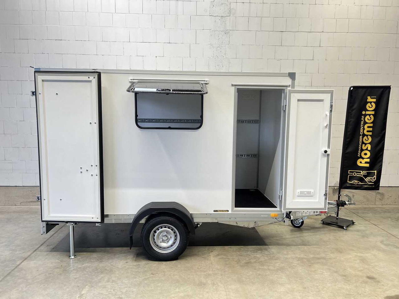 BLYSS F1330HD Seitentür,Fenster Kofferanhänger - Remolque caja cerrada: foto 1 BLYSS F1330HD Seitentür,Fenster Kofferanhänger - Remolque caja cerrada: foto 1