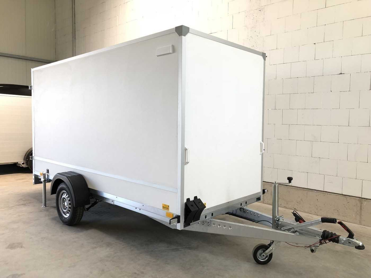 BLYSS F15336HD Kofferanhänger - Remolque caja cerrada: foto 2 BLYSS F15336HD Kofferanhänger - Remolque caja cerrada: foto 2