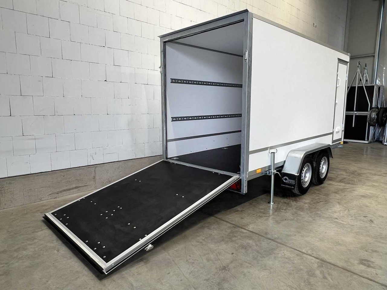 BLYSS F2736HTD Rampe Seitentür Kofferanhänger - Remolque caja cerrada: foto 4 BLYSS F2736HTD Rampe Seitentür Kofferanhänger - Remolque caja cerrada: foto 4
