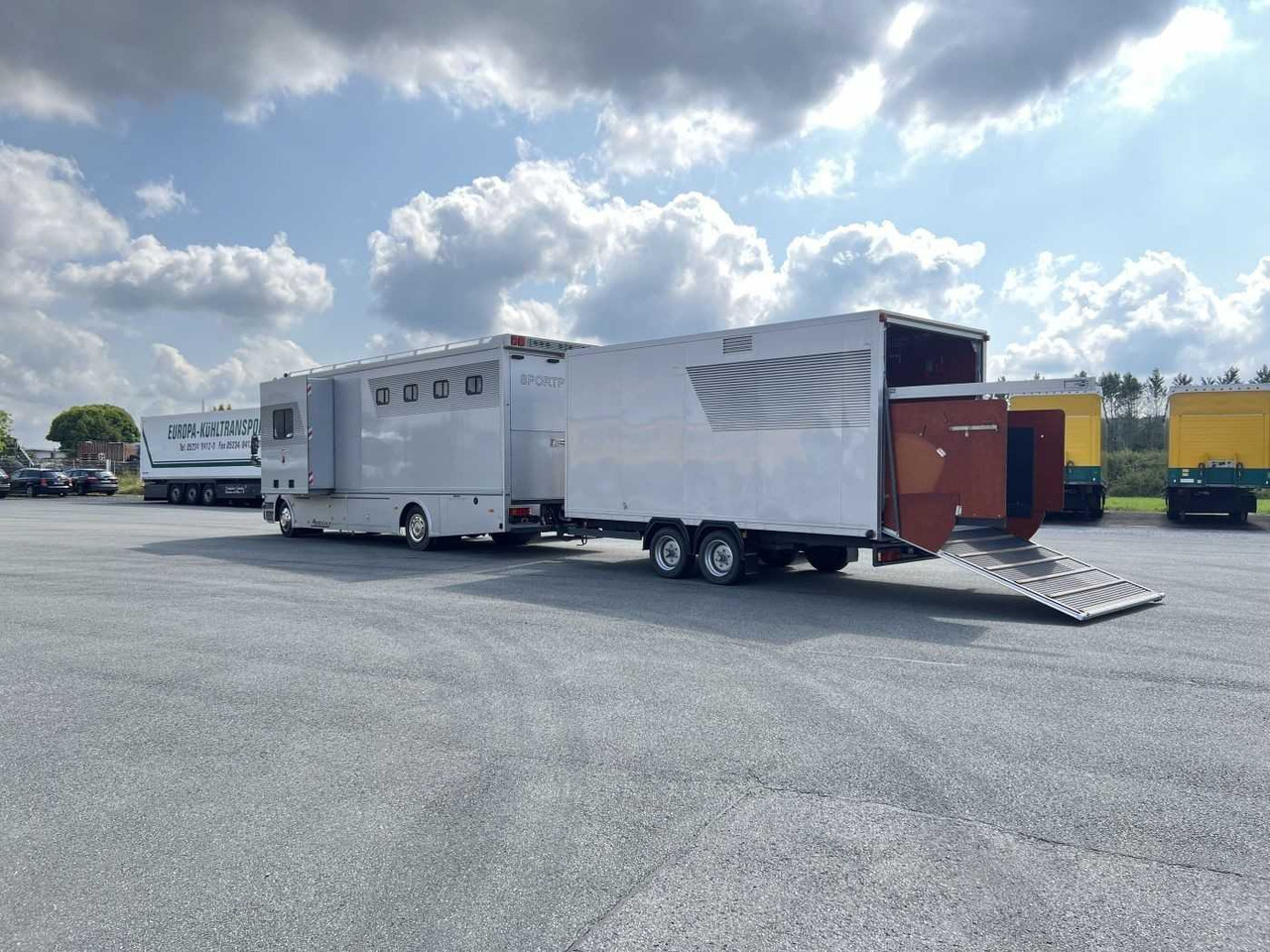 MERCEDES-BENZ Atego 1229 + Anhänger LKW - Camión para caballos: foto 4 MERCEDES-BENZ Atego 1229 + Anhänger LKW - Camión para caballos: foto 4