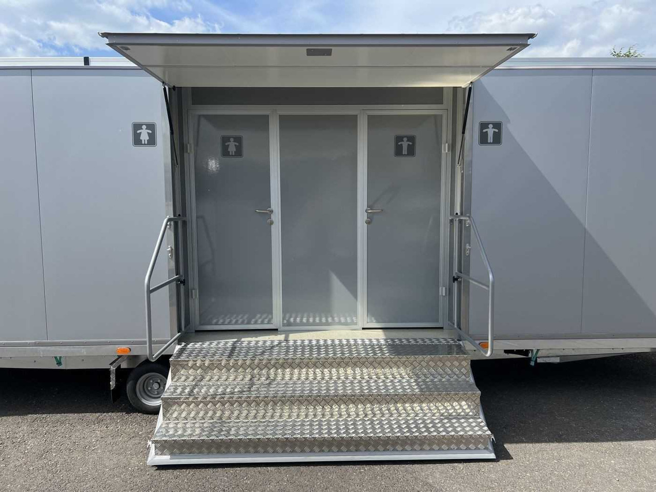 ROSEMEIER VE 6 Damen, 2 Herren, 5 Urinale Toilettenanhänger - Remolque: foto 1 ROSEMEIER VE 6 Damen, 2 Herren, 5 Urinale Toilettenanhänger - Remolque: foto 1