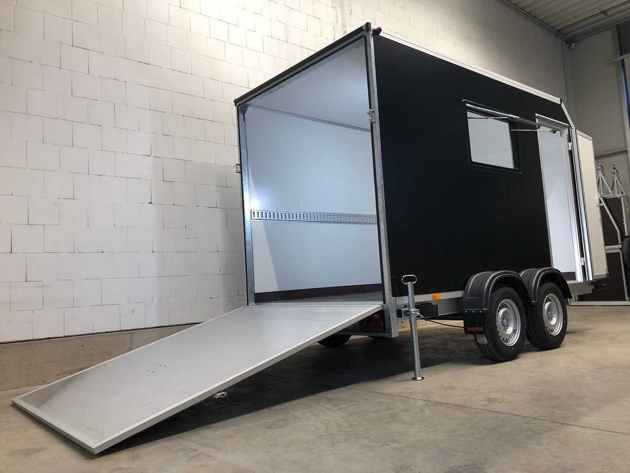 VEZEKO TK C 27.35 Rampe Tür Fenster A Kofferanhänger Motorradanhänger - Remolque para moto: foto 3 VEZEKO TK C 27.35 Rampe Tür Fenster A Kofferanhänger Motorradanhänger - Remolque para moto: foto 3