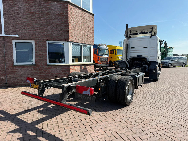 MAN TGM 15.250 TGM 15.250 4X2 BL / PTO-Nebenantrieb / voll MAN Service / Top Zustand !! - Camión chasis: foto 5 MAN TGM 15.250 TGM 15.250 4X2 BL / PTO-Nebenantrieb / voll MAN Service / Top Zustand !! - Camión chasis: foto 5