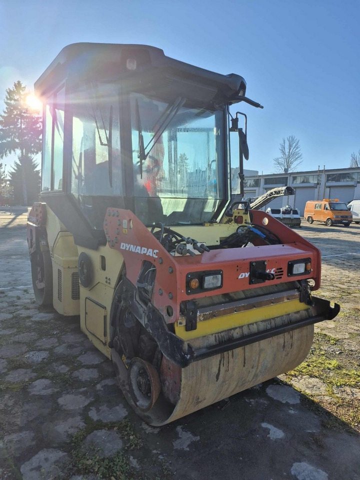 DYNAPAC CC 234HF - Apisonadora de asfalto: foto 2 DYNAPAC CC 234HF - Apisonadora de asfalto: foto 2