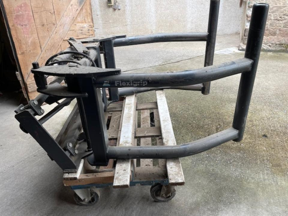 Rundballenzange ALÖ - Pinza para Maquinaria agrícola: foto 1 Rundballenzange ALÖ - Pinza para Maquinaria agrícola: foto 1