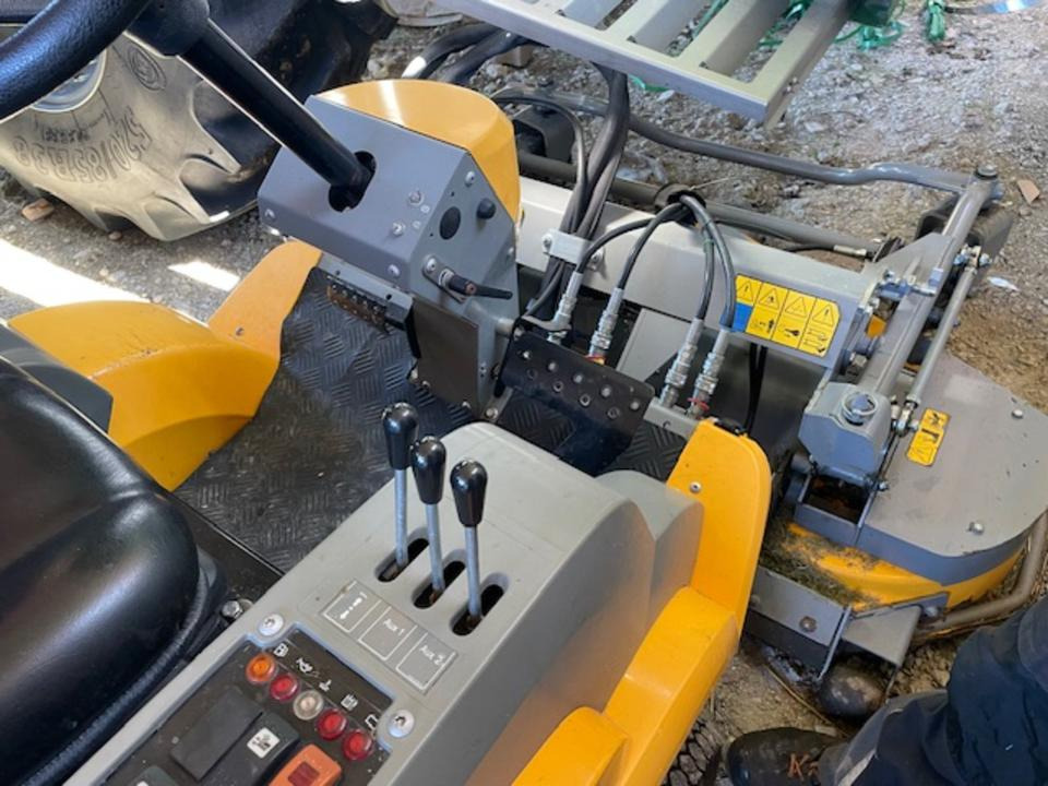 Stiga Titan 26H Diesel-Aufsitzrasenmäher mit Frontmähwerk - Cortacésped: foto 4 Stiga Titan 26H Diesel-Aufsitzrasenmäher mit Frontmähwerk - Cortacésped: foto 4