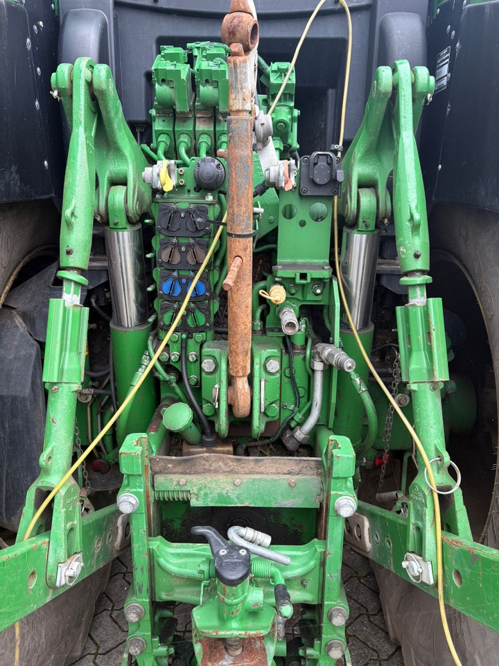 John Deere 6195 R - Tractor: foto 2 John Deere 6195 R - Tractor: foto 2