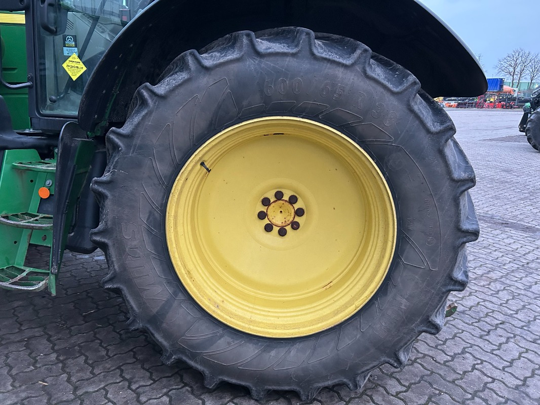 John Deere 6120M - Tractor: foto 2 John Deere 6120M - Tractor: foto 2