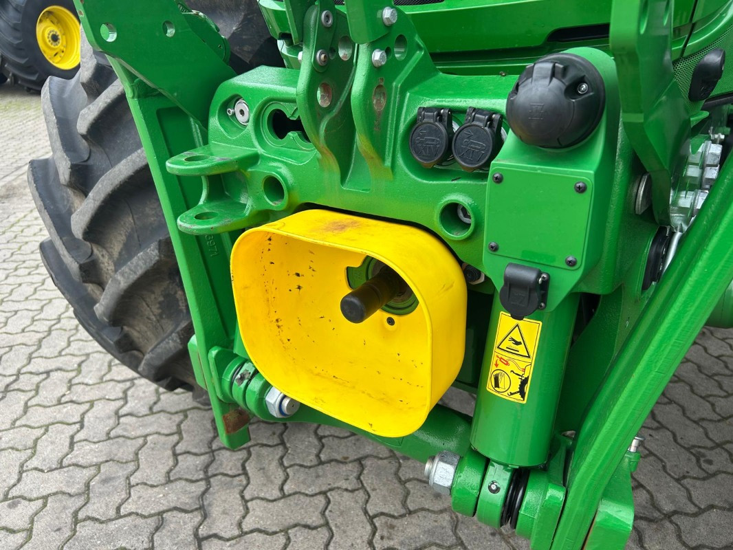 John Deere 6R 155 - Tractor: foto 4 John Deere 6R 155 - Tractor: foto 4