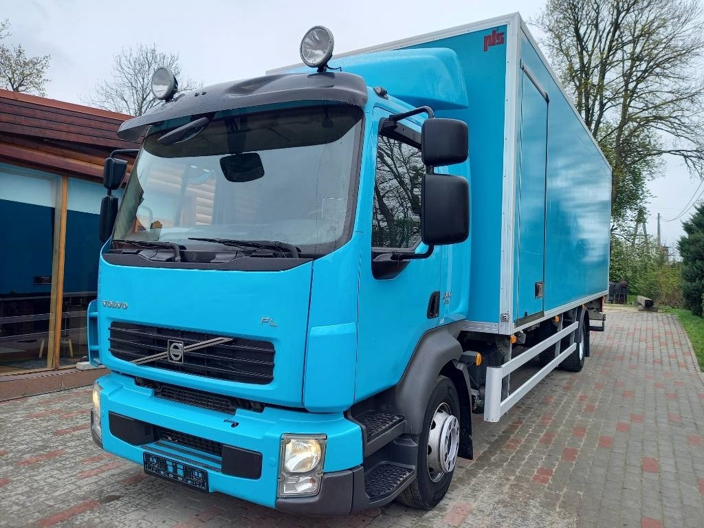 Volvo FL 240, 4x2, GW 16000 KG - Camión caja cerrada: foto 1 Volvo FL 240, 4x2, GW 16000 KG - Camión caja cerrada: foto 1