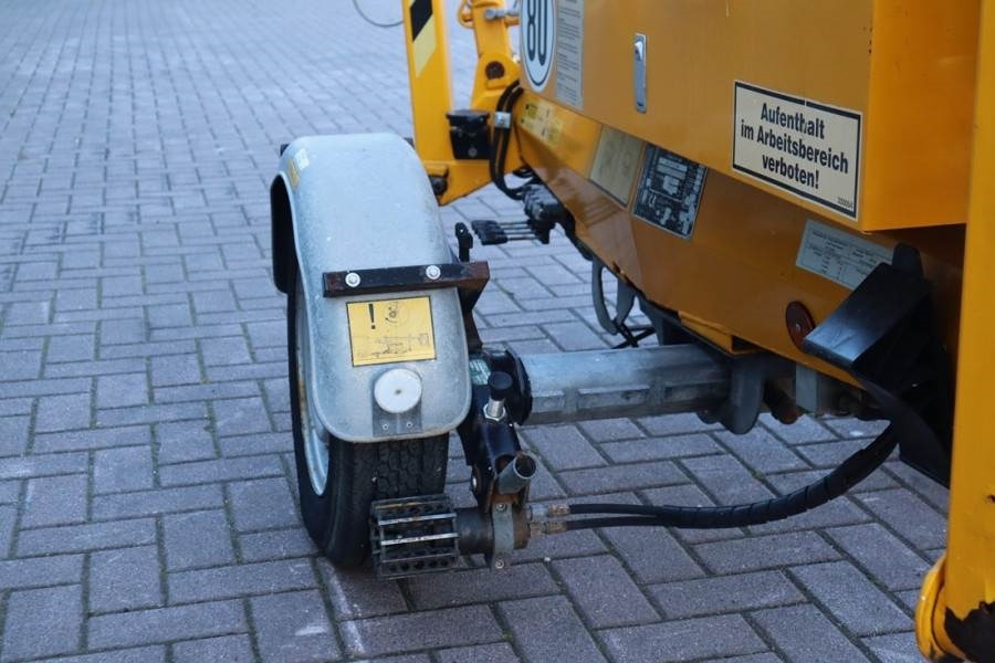 Denka-Lift JR12 Electric, 12m Working Height, 6.7m Reach, 120 - Plataforma elevadora remolcable: foto 3 Denka-Lift JR12 Electric, 12m Working Height, 6.7m Reach, 120 - Plataforma elevadora remolcable: foto 3