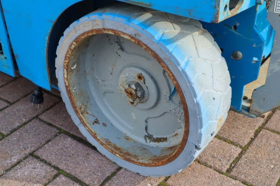 Plataforma de tijeras Genie GS2632 Electric, Working Height 10m, 227kg Capacit: foto 12