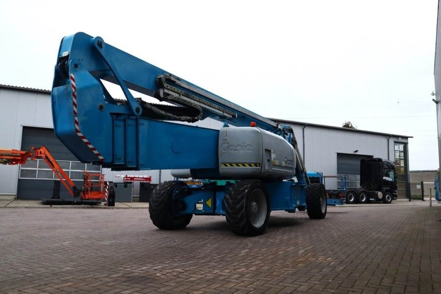 Genie ZX135/70 Diesel, 4x4x4 Drive, 43m Lifting Height, - Plataforma articulada: foto 2 Genie ZX135/70 Diesel, 4x4x4 Drive, 43m Lifting Height, - Plataforma articulada: foto 2