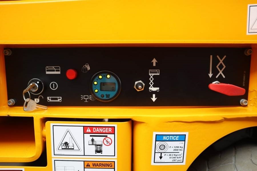 Haulotte Compact 10N Valid Inspection, *Guarantee! 10m Work - Plataforma de tijeras: foto 3 Haulotte Compact 10N Valid Inspection, *Guarantee! 10m Work - Plataforma de tijeras: foto 3