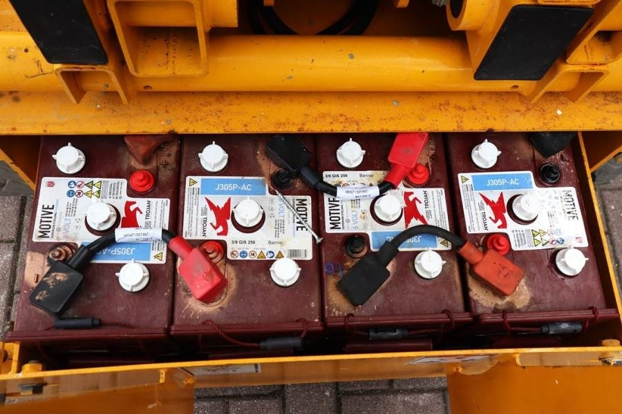 Haulotte Compact 12 Electric, 12m Working Height, 300kg Cap - Plataforma de tijeras: foto 5 Haulotte Compact 12 Electric, 12m Working Height, 300kg Cap - Plataforma de tijeras: foto 5