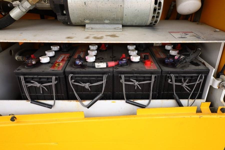 Haulotte Compact 12RTE Electric, 12m Working Height, 450kg - Plataforma de tijeras: foto 4 Haulotte Compact 12RTE Electric, 12m Working Height, 450kg - Plataforma de tijeras: foto 4