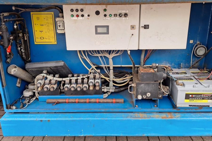 Holland Lift Megastar G320DL30 4WDS/N Diesel, 4x4x4 Drive, 34m - Plataforma de tijeras: foto 5 Holland Lift Megastar G320DL30 4WDS/N Diesel, 4x4x4 Drive, 34m - Plataforma de tijeras: foto 5