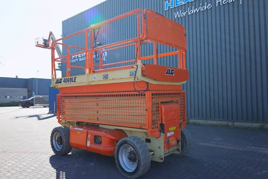 Plataforma de tijeras JLG M4069 Hybrid, 14.2m Working Height, 360kg Capacity: foto 8 Plataforma de tijeras JLG M4069 Hybrid, 14.2m Working Height, 360kg Capacity: foto 8