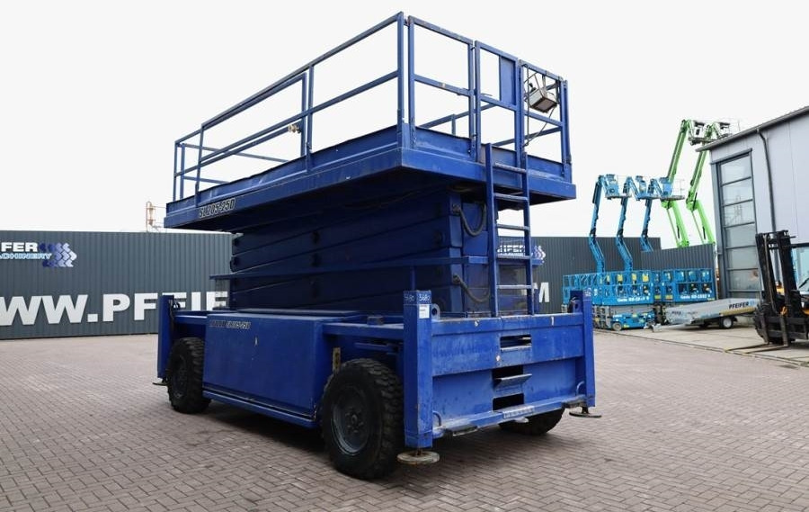 Liftlux SL205-25D4WDS/P Diesel, 4x4 Drive, Hydraulic Deck - Plataforma de tijeras: foto 2 Liftlux SL205-25D4WDS/P Diesel, 4x4 Drive, Hydraulic Deck - Plataforma de tijeras: foto 2