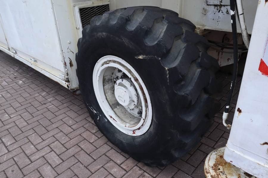 Plataforma de tijeras Liftlux SL320-30DS Diesel, 4x4 Drive, 34m Working Height,: foto 16