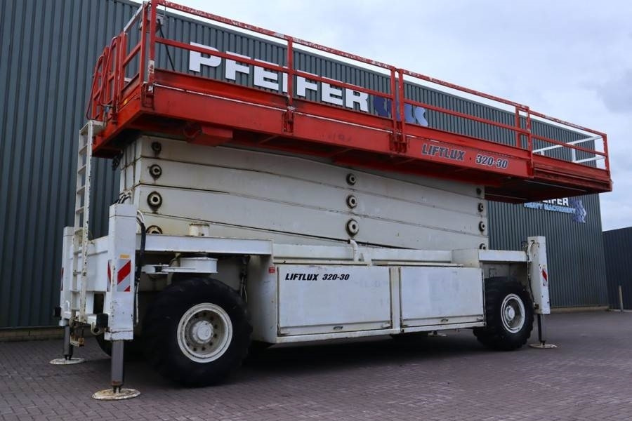 Plataforma de tijeras Liftlux SL320-30DS Diesel, 4x4 Drive, 34m Working Height,: foto 8