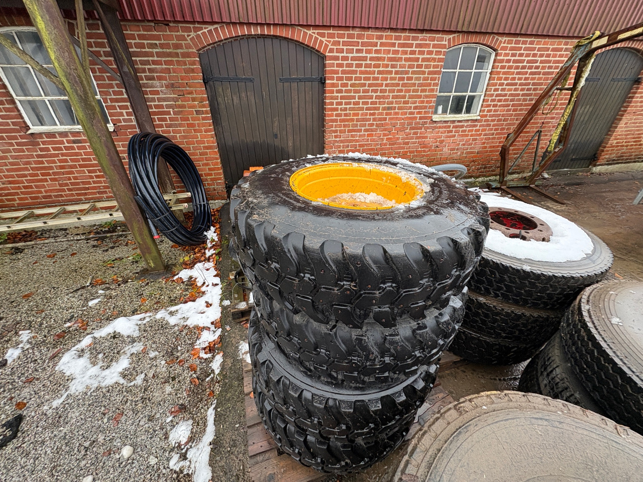 Dunlop SP T9 - Neumático para Maquinaria de construcción: foto 1 Dunlop SP T9 - Neumático para Maquinaria de construcción: foto 1