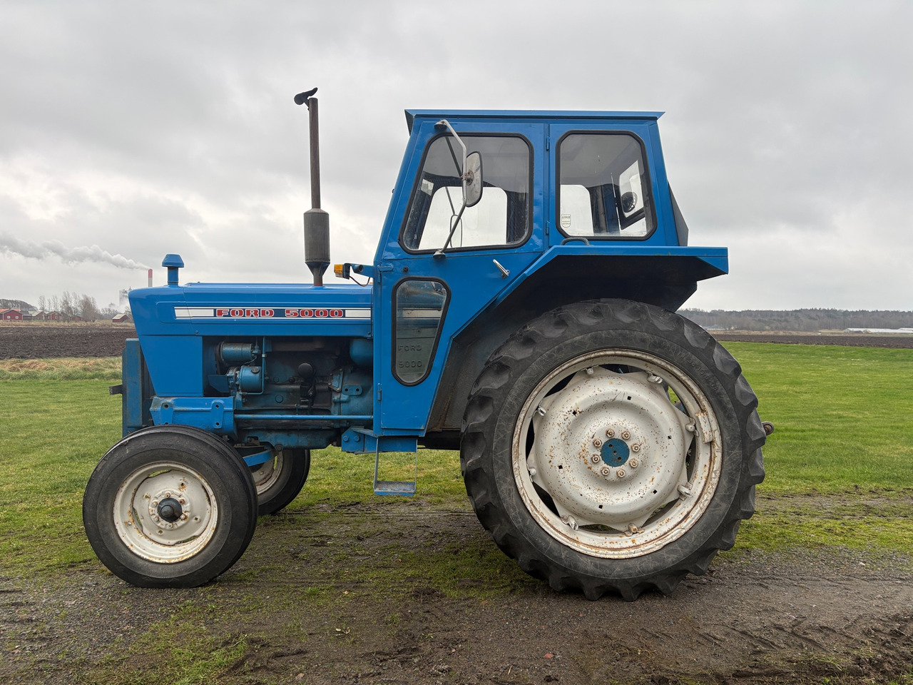 Ford 5000 - Tractor: foto 1 Ford 5000 - Tractor: foto 1