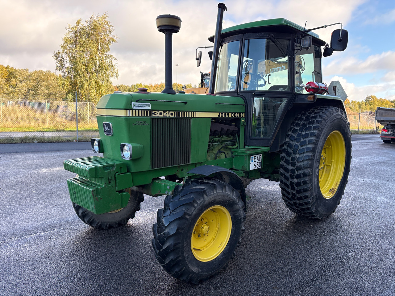 John Deere 3040 - Tractor: foto 1 John Deere 3040 - Tractor: foto 1