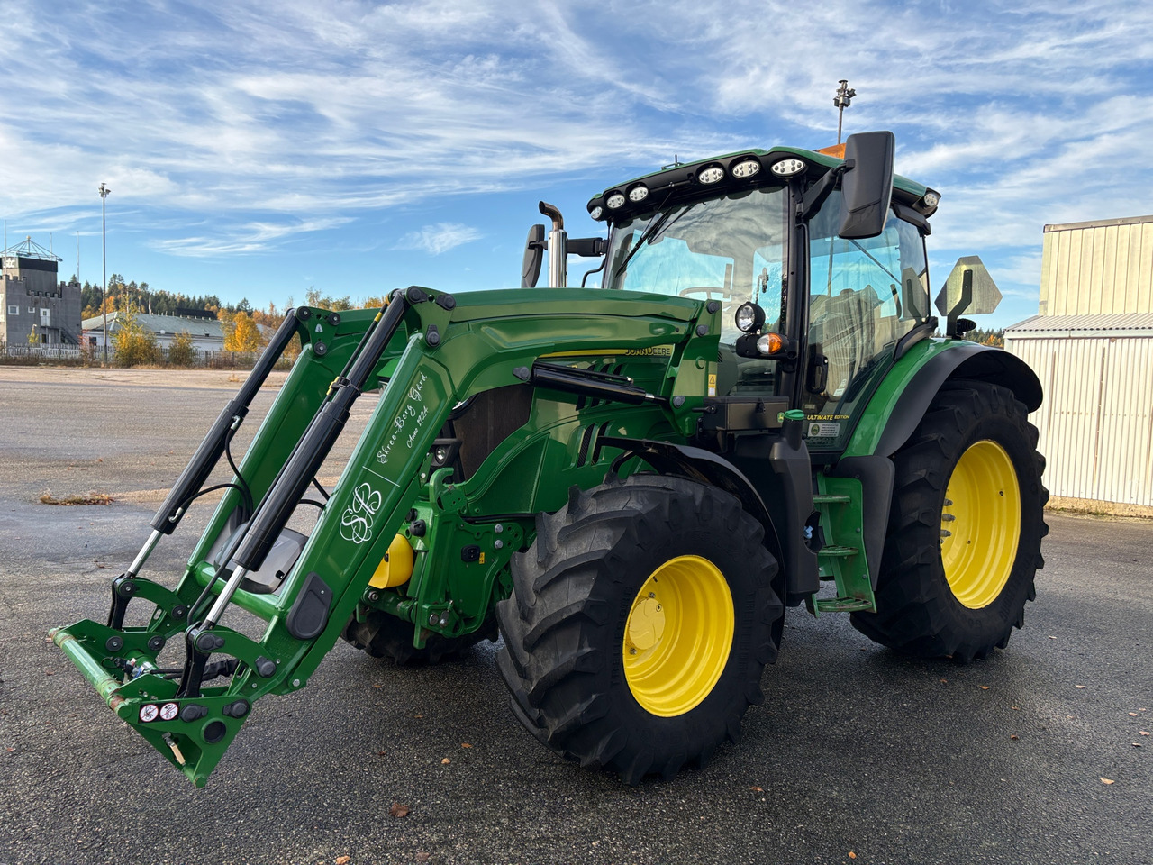 John Deere 6130R - Tractor: foto 1 John Deere 6130R - Tractor: foto 1