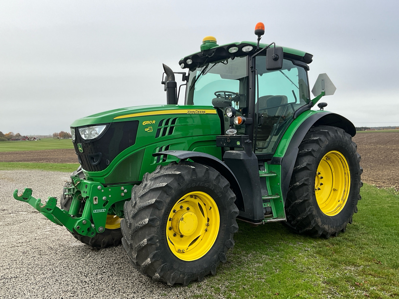 John Deere 6150R - Tractor: foto 1 John Deere 6150R - Tractor: foto 1