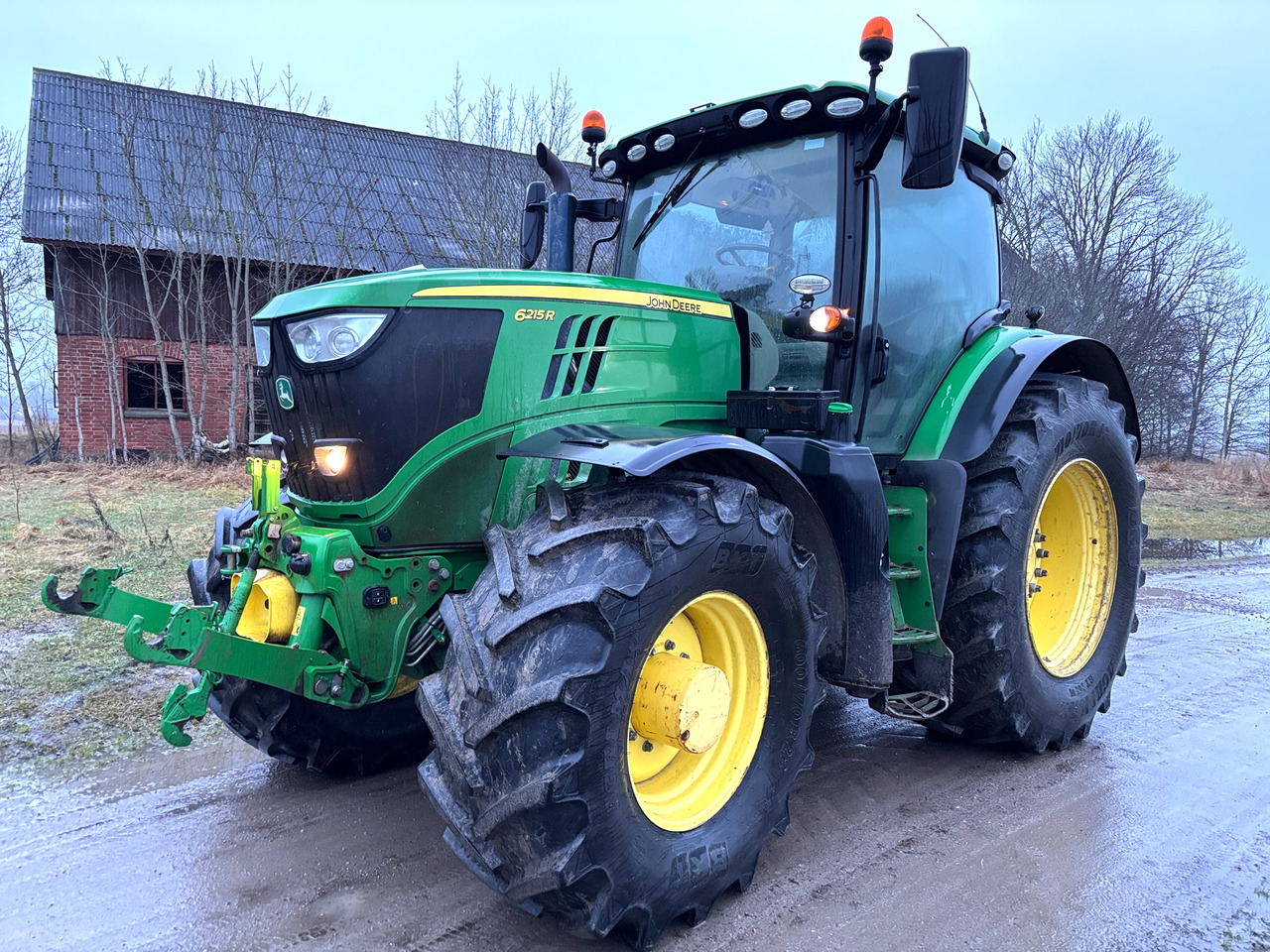 John Deere 6215R - Tractor: foto 1 John Deere 6215R - Tractor: foto 1