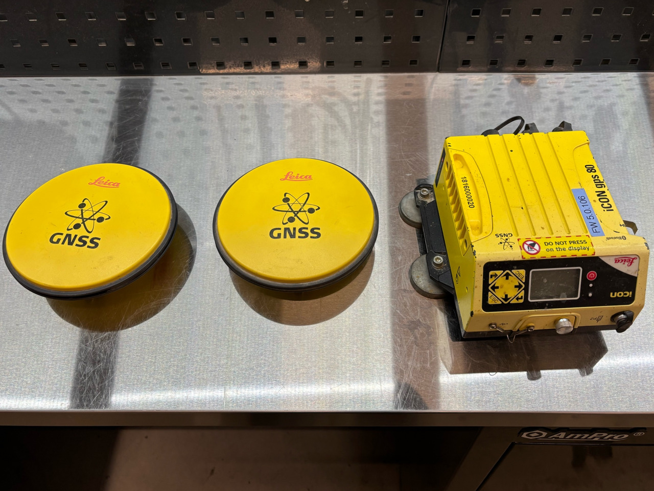 Leica iCG82 & CGA60 - Equipo de construcción: foto 1 Leica iCG82 & CGA60 - Equipo de construcción: foto 1