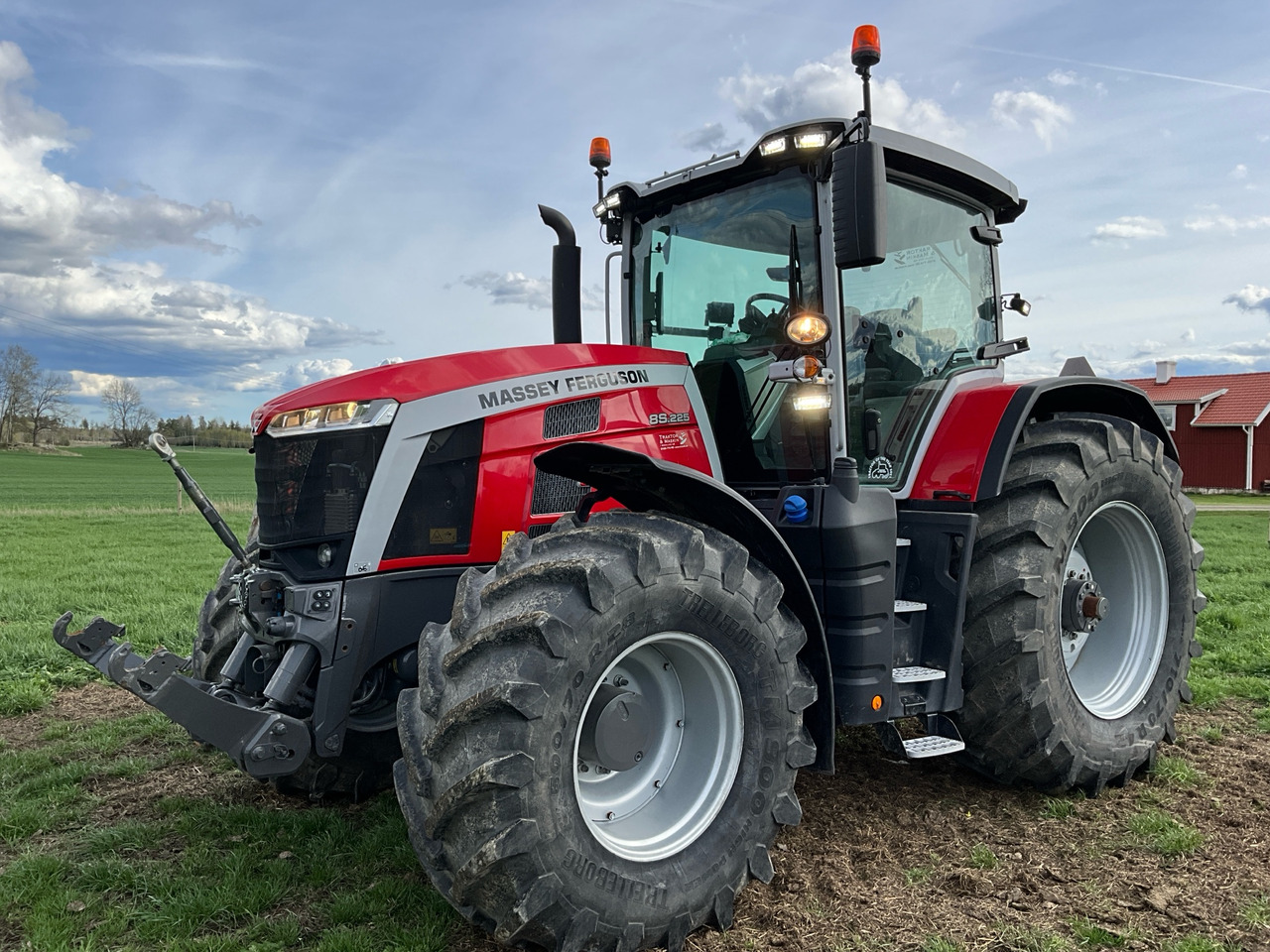 Massey Ferguson 8S.225 - Tractor: foto 1 Massey Ferguson 8S.225 - Tractor: foto 1