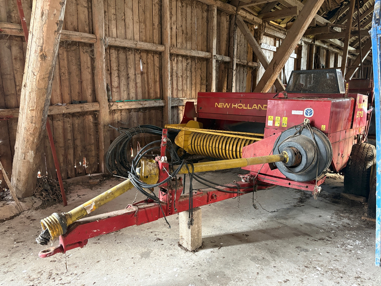 New Holland 575 - Rotoempacadora: foto 1 New Holland 575 - Rotoempacadora: foto 1