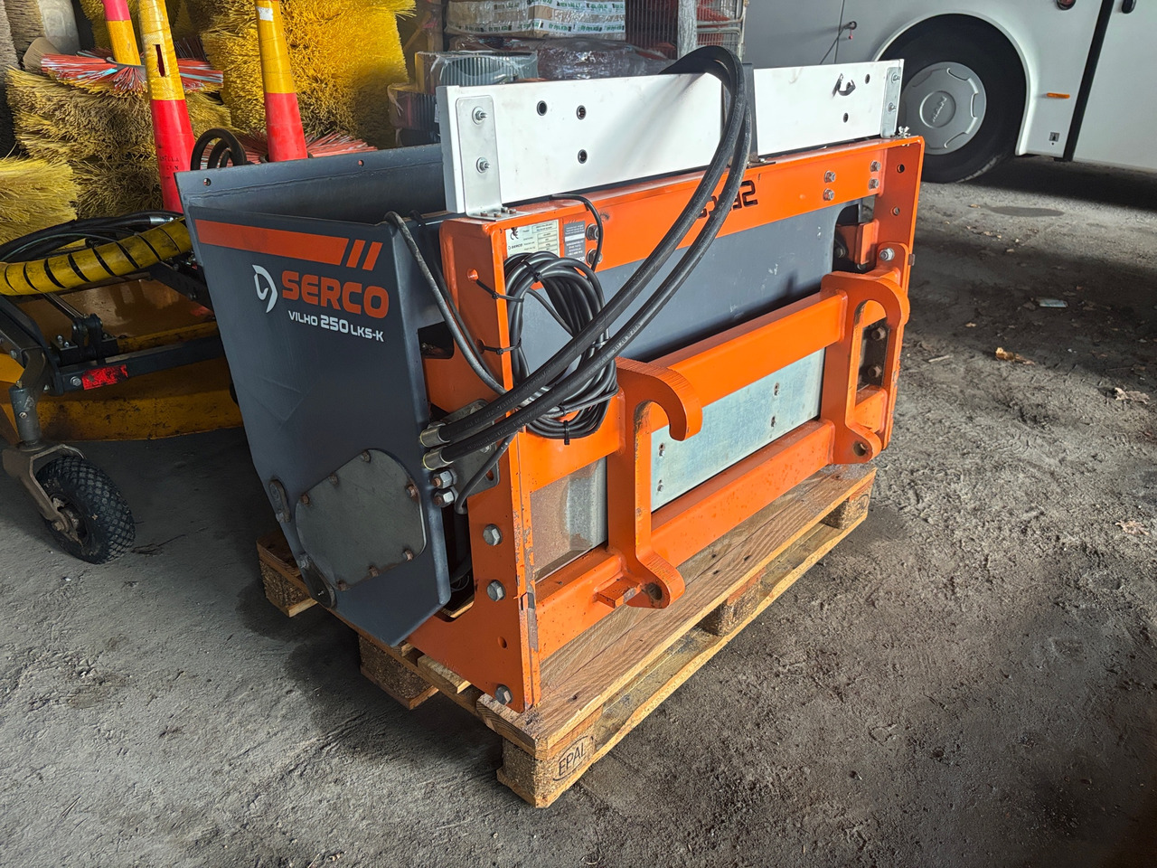 Serco Vilho 250 LKS-K - Esparcidor de sal: foto 1 Serco Vilho 250 LKS-K - Esparcidor de sal: foto 1